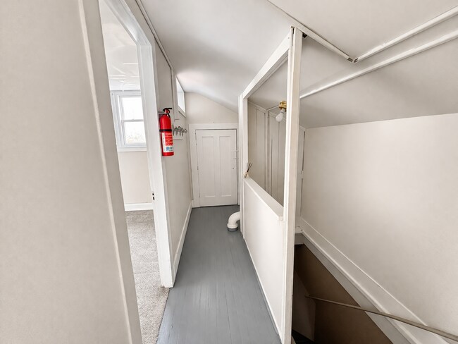 Building Photo - 218 N George St