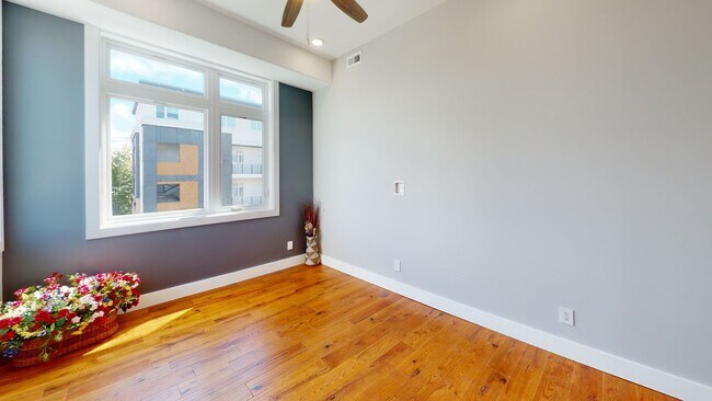 Building Photo - $1655/Bedroom |8BR Townhome in Fort Sander...