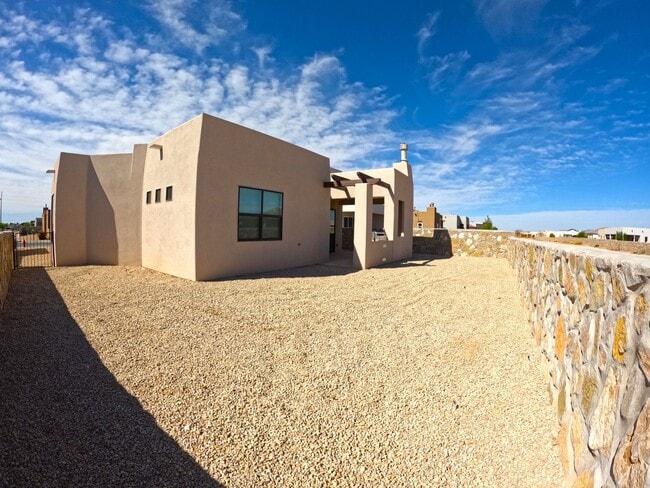 Building Photo - 3729 Santa Clarita Ave