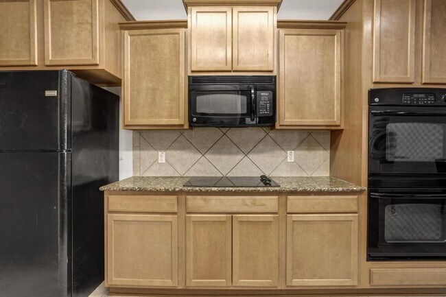 Building Photo - 6109 Suellen Ln