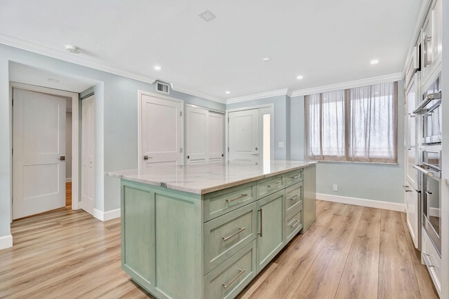 Building Photo - 911 Ocean Dr