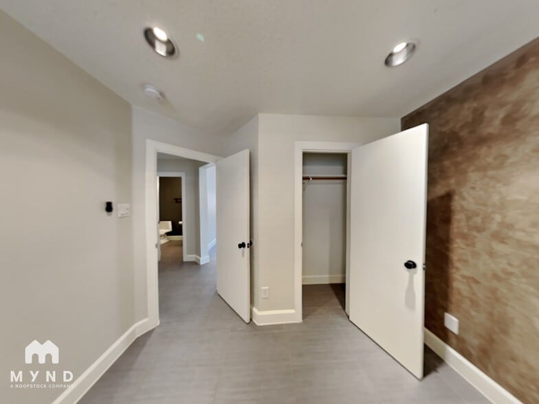 Building Photo - 5455 San Patricio Dr