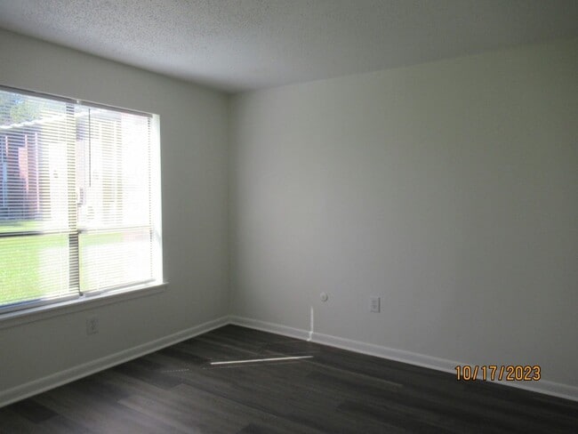 Building Photo - Willow Run Apartments