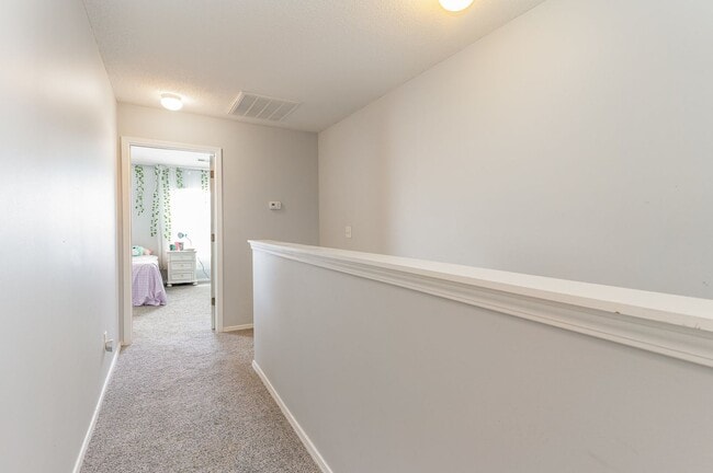 Building Photo - BEAUTIFUL - Lakefront Living – 3BR/3BA Tow...