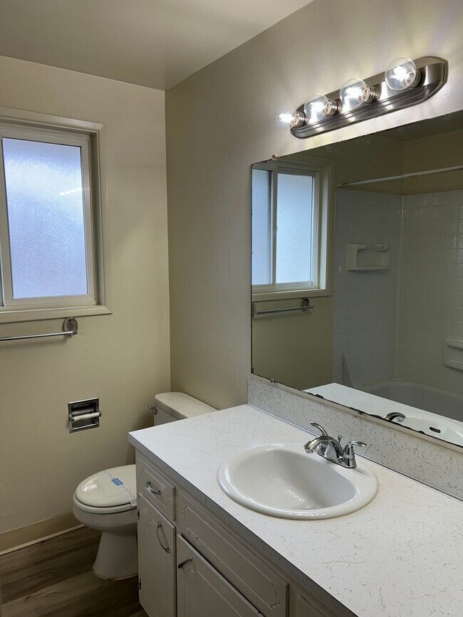 Building Photo - (894) 5th Ave Tri-Plex - 2 Bedroom / 1.5 Bathroom