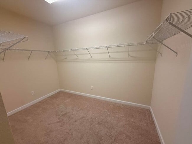 Building Photo - 148 NW Emerson Pl