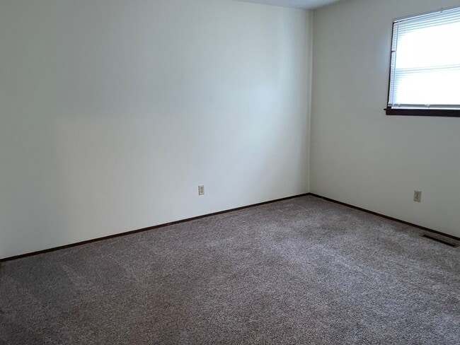 Primary Photo - 3 BEDROOM 1.5 BATHROOM TOWNHOUSE FOR RENT