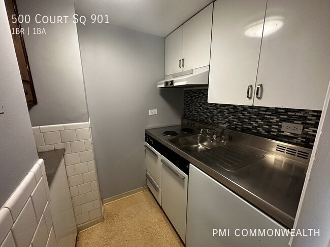 Building Photo - 1 Bed / 1 Bath Apartment off Walking Mall ...