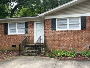Building Photo - Lovely 2 Bedroom 1 Bath Home