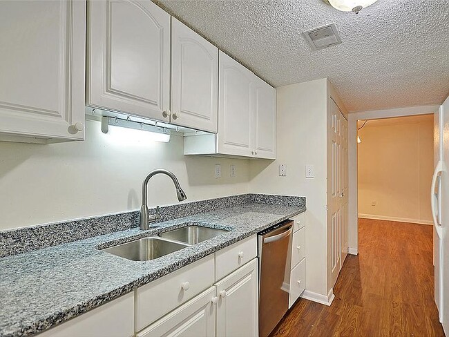 Kitchen - 2907 Barrington Ln