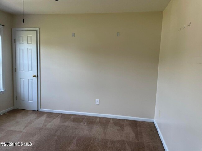 Building Photo - 102 White Stone Ct