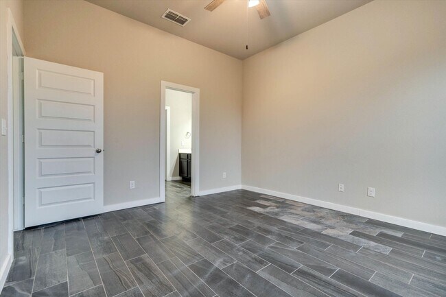 Building Photo - 130 Hidden Springs Dr