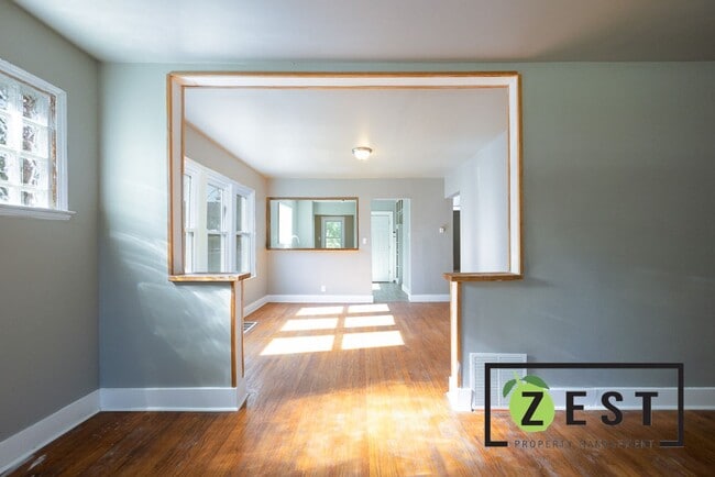 Building Photo - 5235 Haverhill St