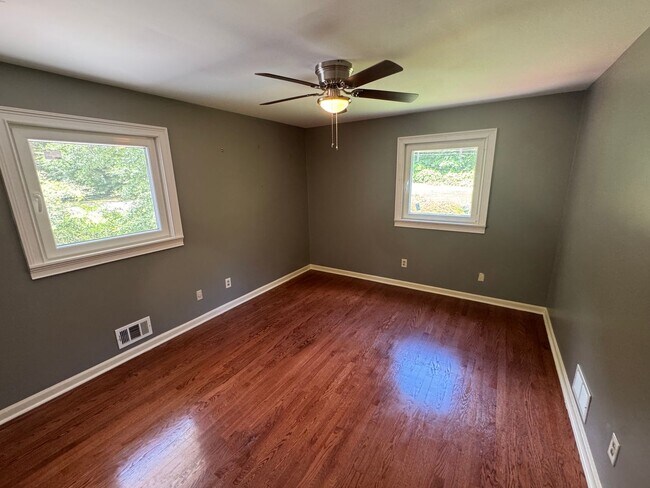 Building Photo - Wonderful Stone Mountain 4 bed 2.5 bath Ho...