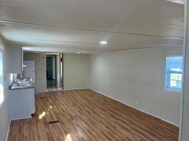 Building Photo - LMP-9