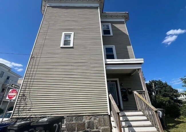 Building Photo - 27 Buttonwood St