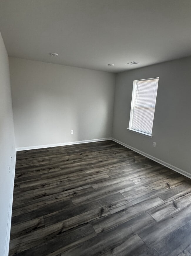 Building Photo - 122 Milburn Dr