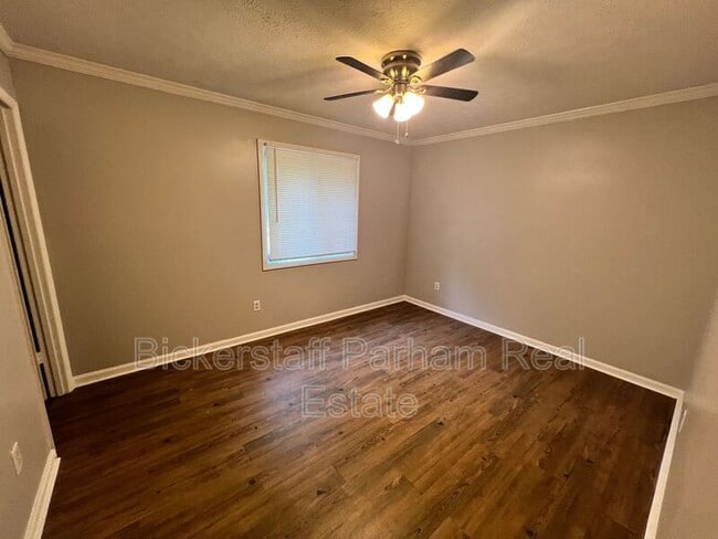 Building Photo - 6620 Cove Cir