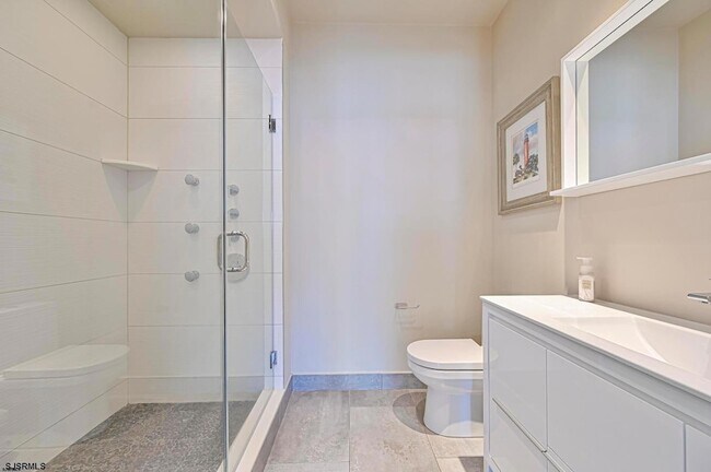 Building Photo - 112 S Weymouth Ave