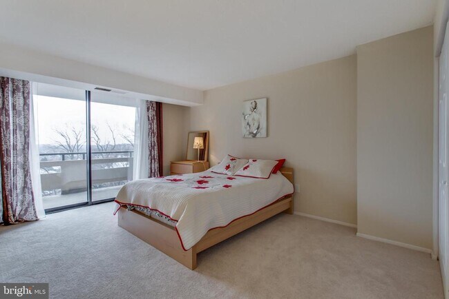 Building Photo - 1808 Old Meadow Rd