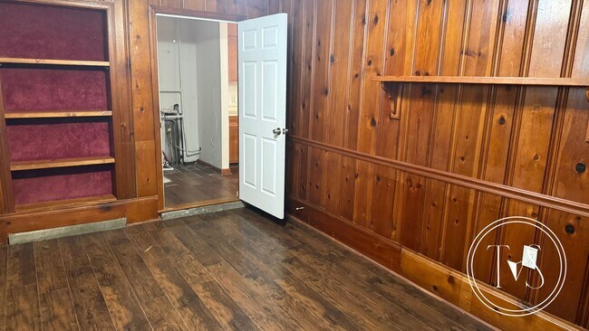 Building Photo - WINTER MOVE-IN SPECIAL: 50% OFF 1ST FULL MONTH OF RENT** (**see description for details)