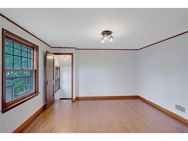 Building Photo - 5445 Chicago Ave