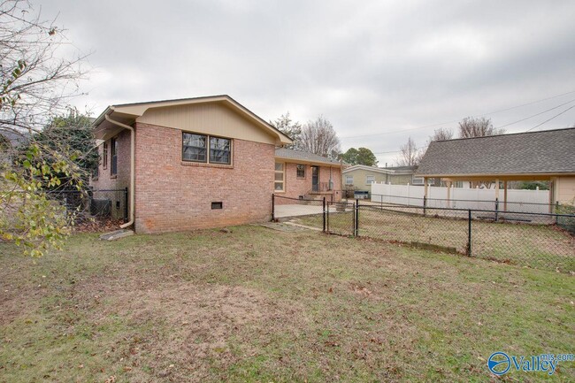 Building Photo - 814 Cleermont Dr SE