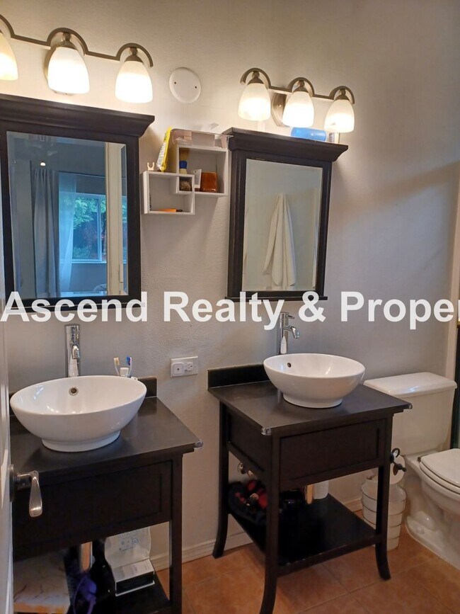 Building Photo - Woodhaven Sherwood Magical One Level Home Available January 1 Small Pet w/Pet Rent