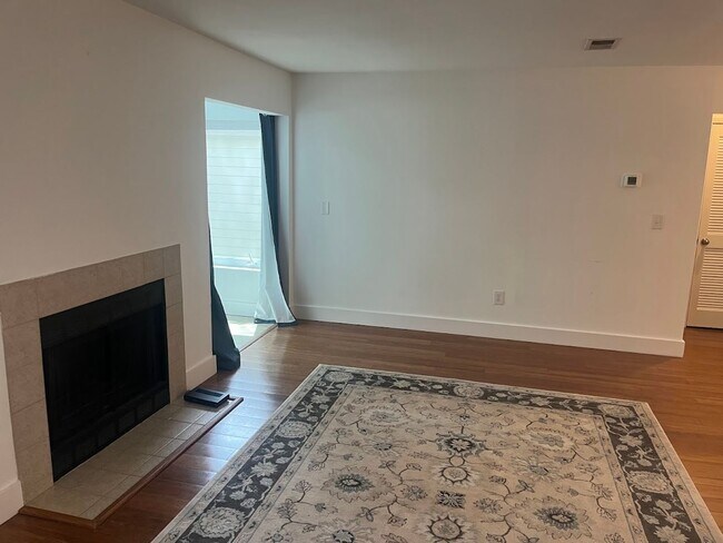 Building Photo - Great 2 BR/2 BA Condo in East Bridge Town ...