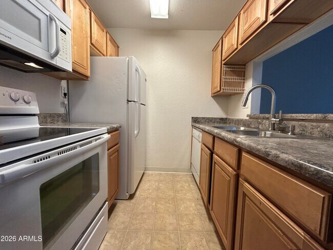 Building Photo - 14203 N 19th Ave