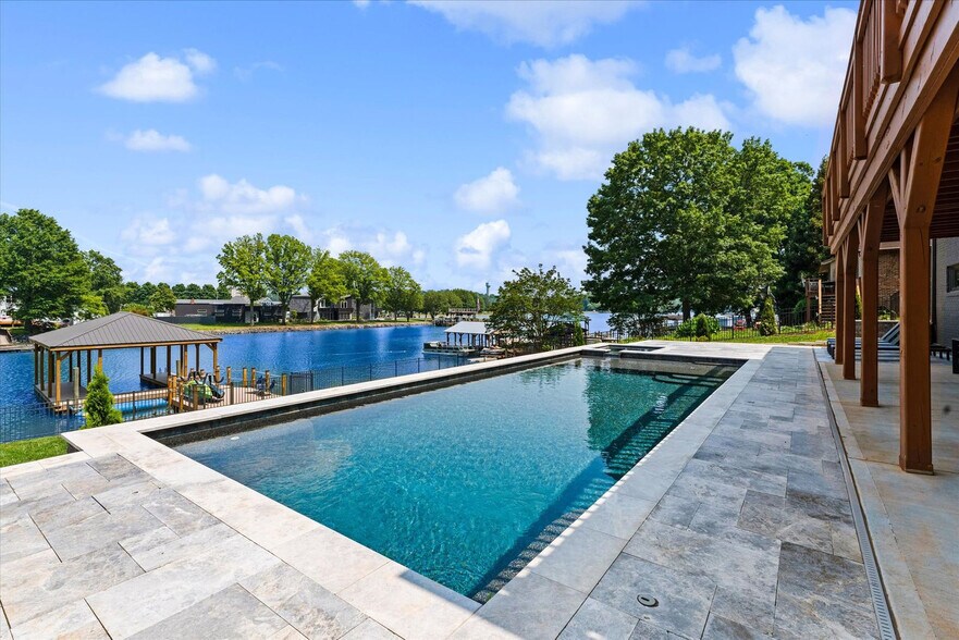 Building Photo - 212 Elysian Dr