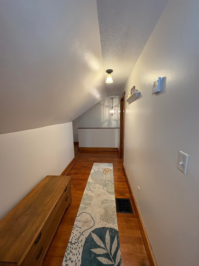 Building Photo - 424 VT-15