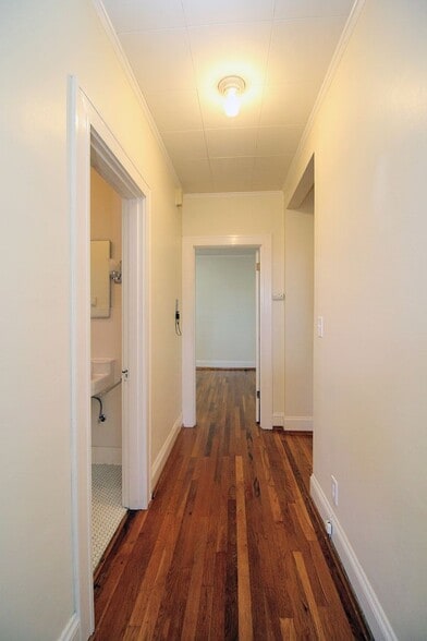 Building Photo - 1928 SW Laurel St