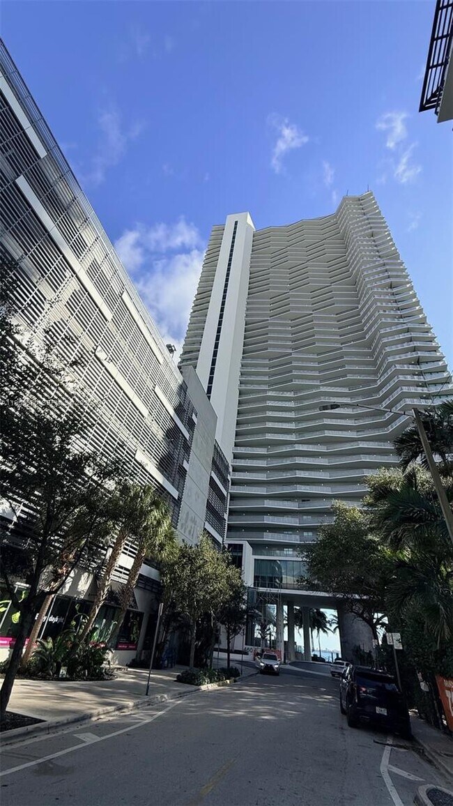 Building Photo - 460 NE 28th St