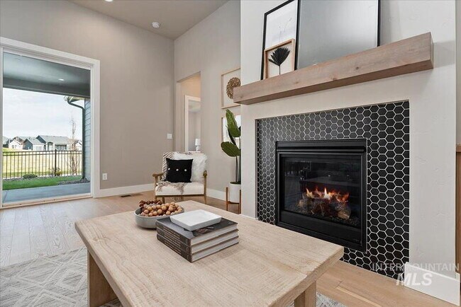 Building Photo - 4880 S Colusa Ave