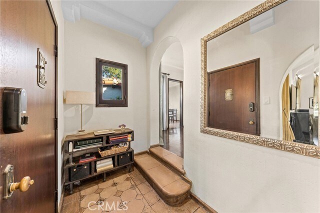 Building Photo - 6160 S San Vicente Blvd