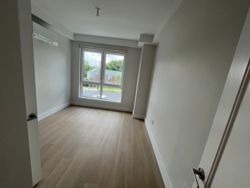 Building Photo - 77-63 Vleigh Pl