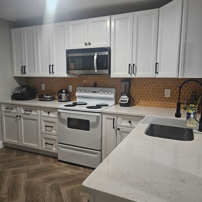 Building Photo - 102 Kristi Ann Ct