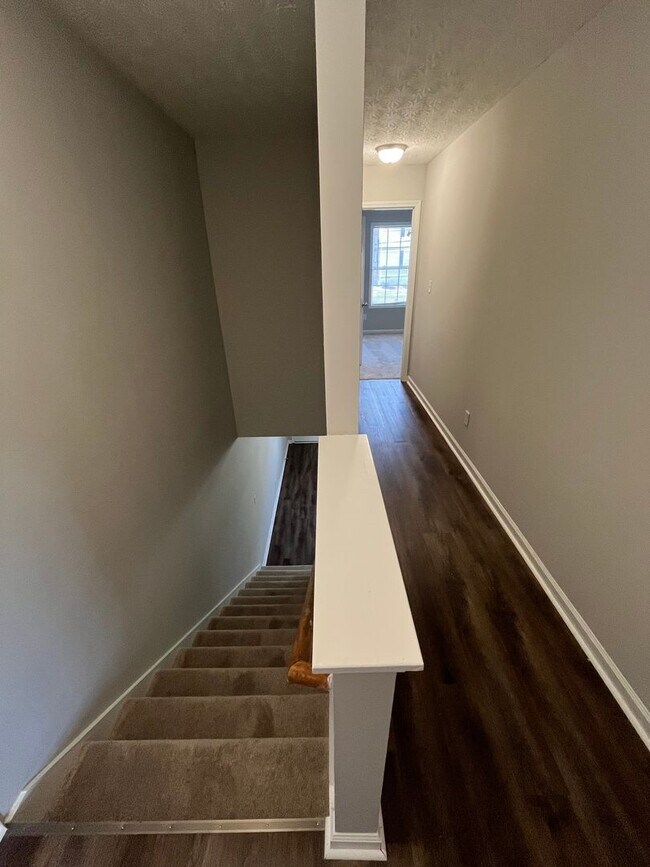Building Photo - HALF OFF ONE MONTH AT UPPER STONE!