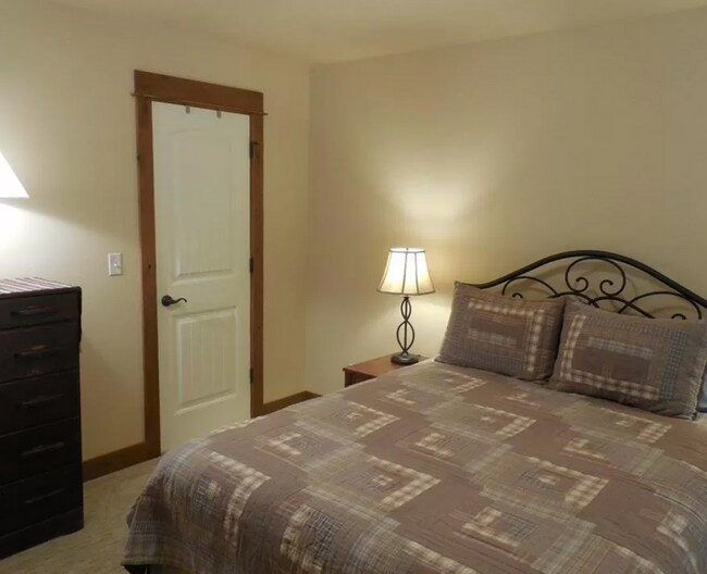 Building Photo - Beautiful 3 Bedroom Condo
