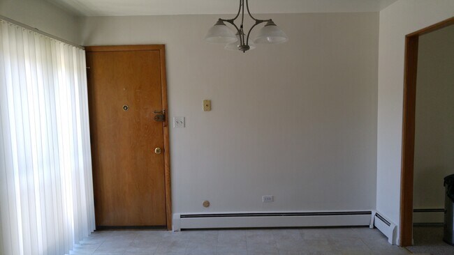 Building Photo - 10351 Canterbury St