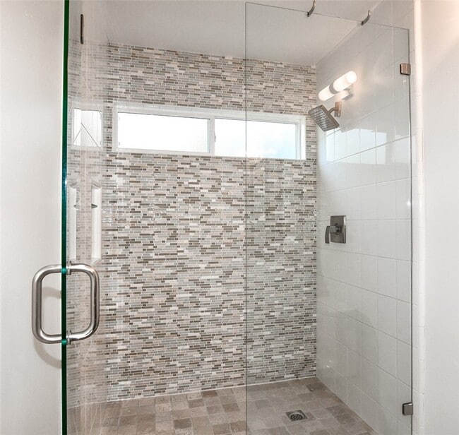 Building Photo - 7 Sandbar Dr