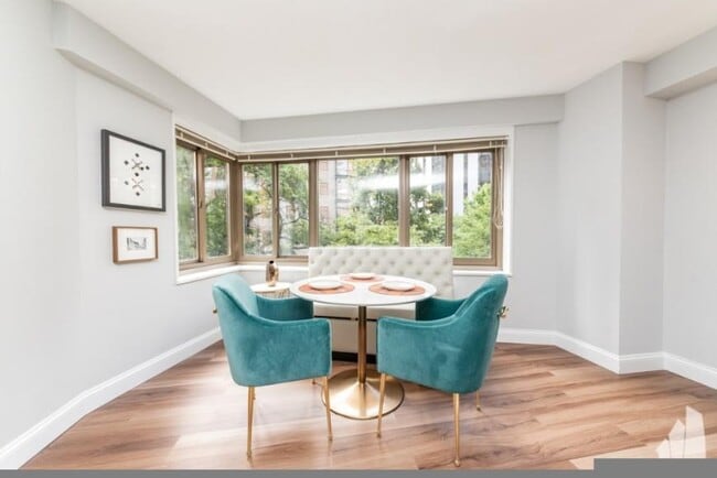 Primary Photo - 1 bedroom in Chicago IL 60610