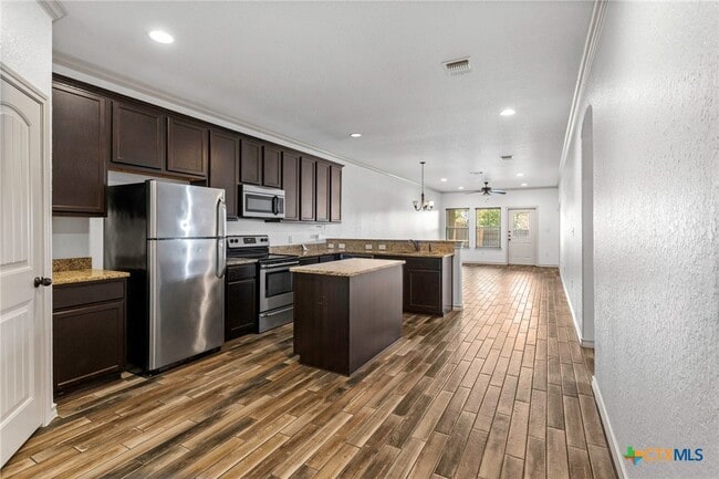 Building Photo - 1009 Tripp Ln