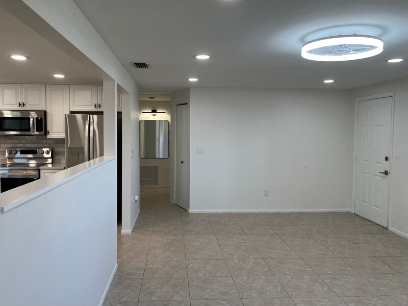 Building Photo - 8820 Pohoy Ave