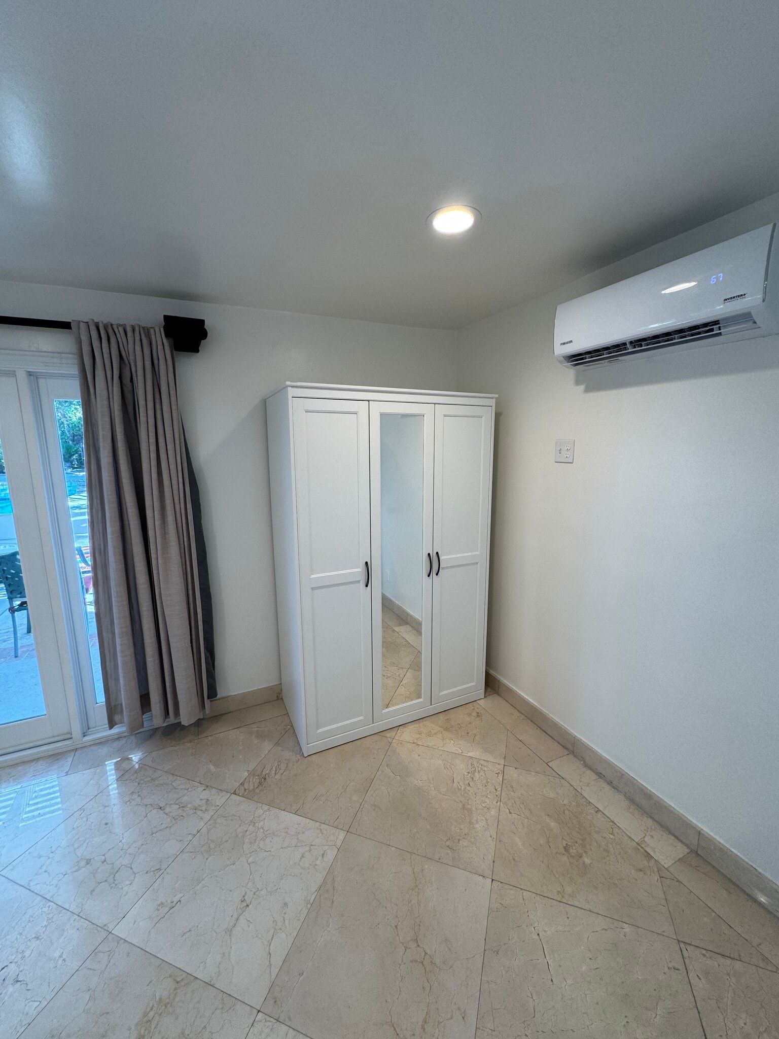 Building Photo - 22924 De Kalb Dr