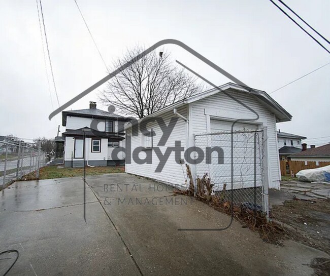 Building Photo - 3925 E 3rd St