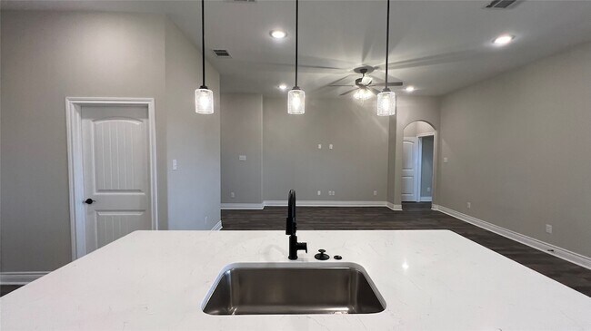 Building Photo - 6110 Coles Ln
