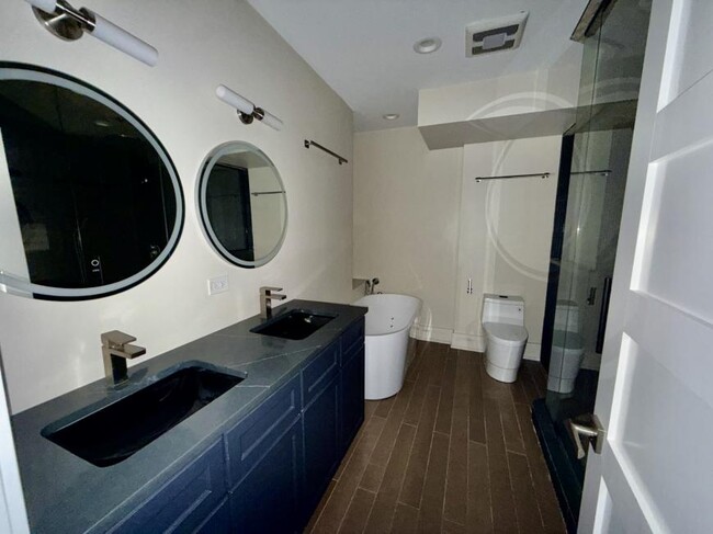 Building Photo - 2 bedroom in Chicago IL 60610