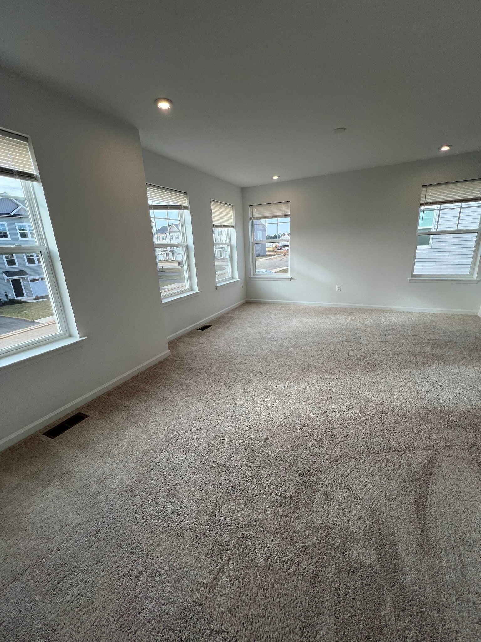 Building Photo - 18 Bruton Ln